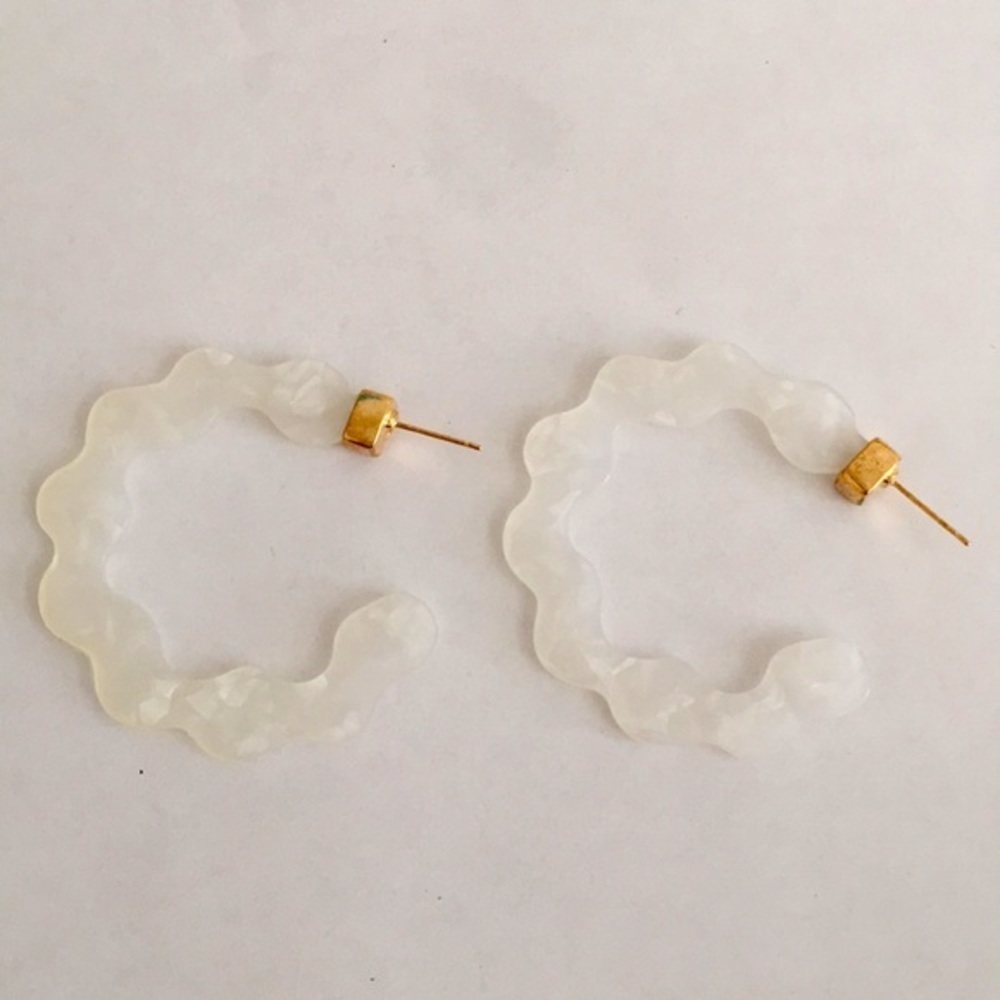 Bohemian Wavy Hoop Earring White
